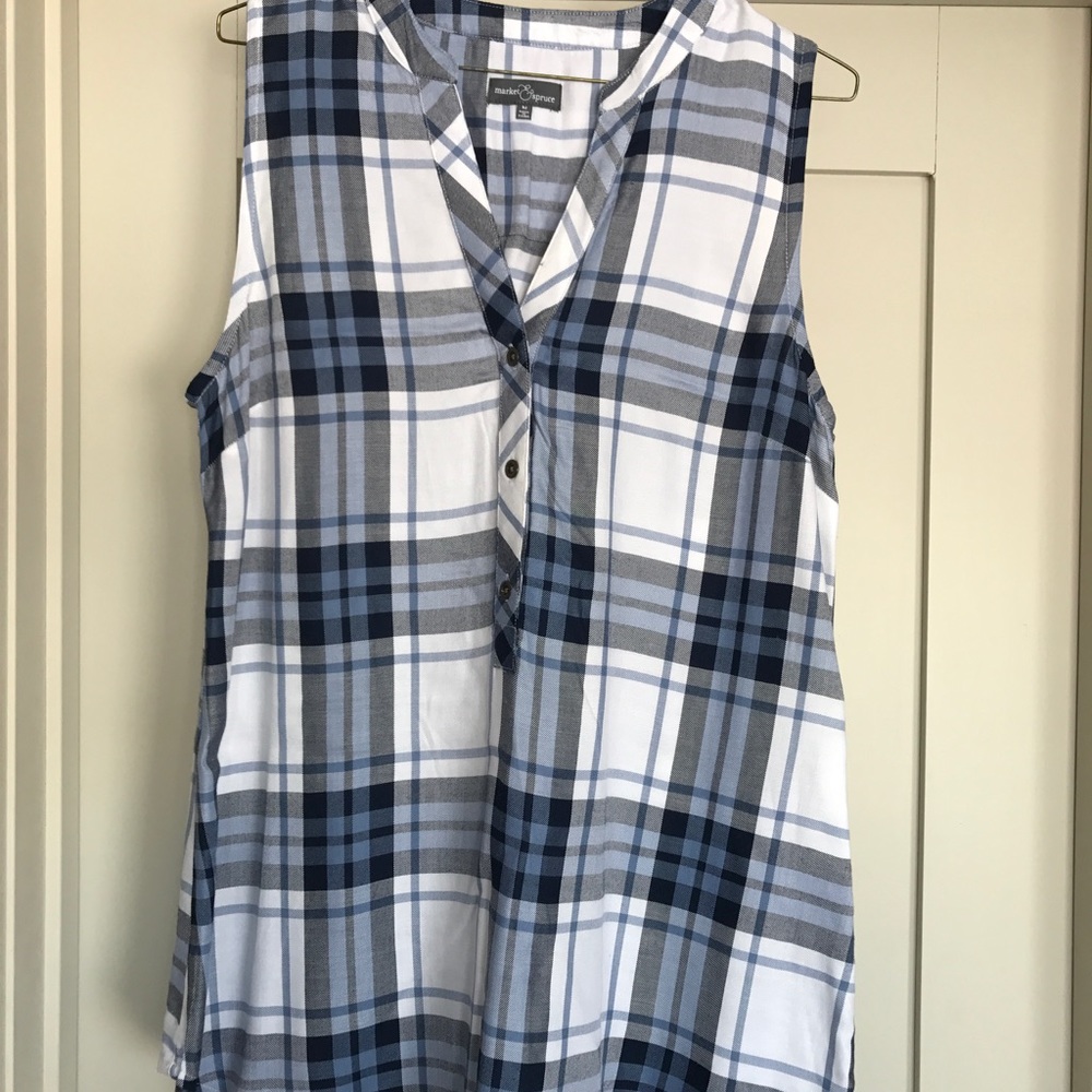 NWOT, never worn, sleeveless blouse.